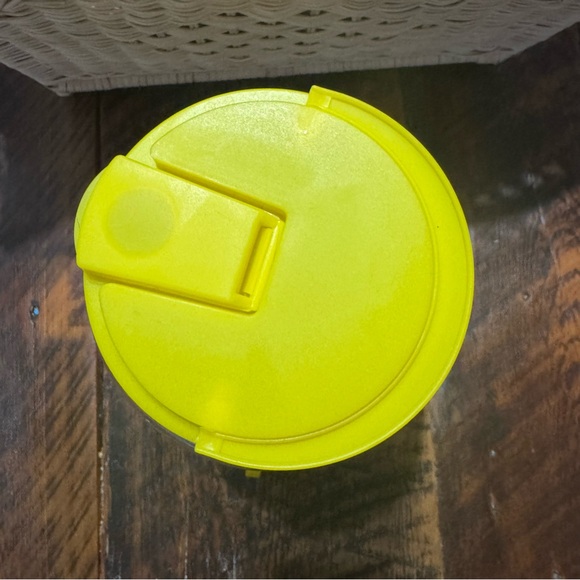 Sun Tea Vintage Glass Jug Dispenser with Yellow Lid - Picture 5 of 5